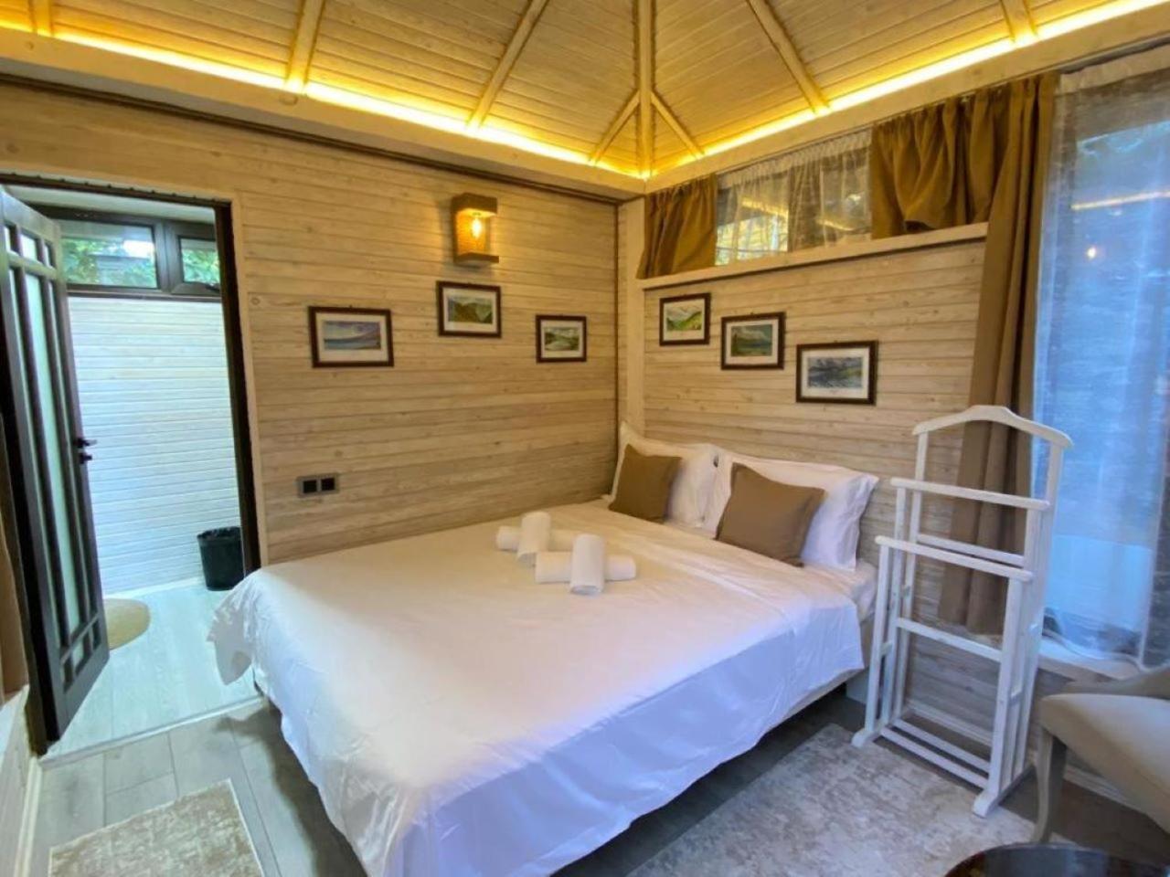 Kausar Hotel บิชเคก ภายนอก รูปภาพ