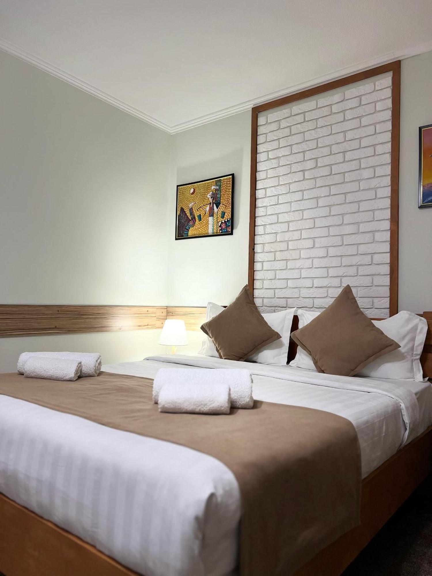 Kausar Hotel บิชเคก ภายนอก รูปภาพ