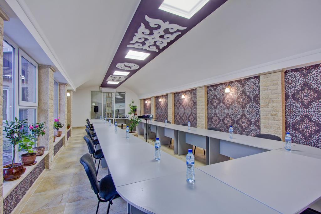 Kausar Hotel บิชเคก ภายนอก รูปภาพ
