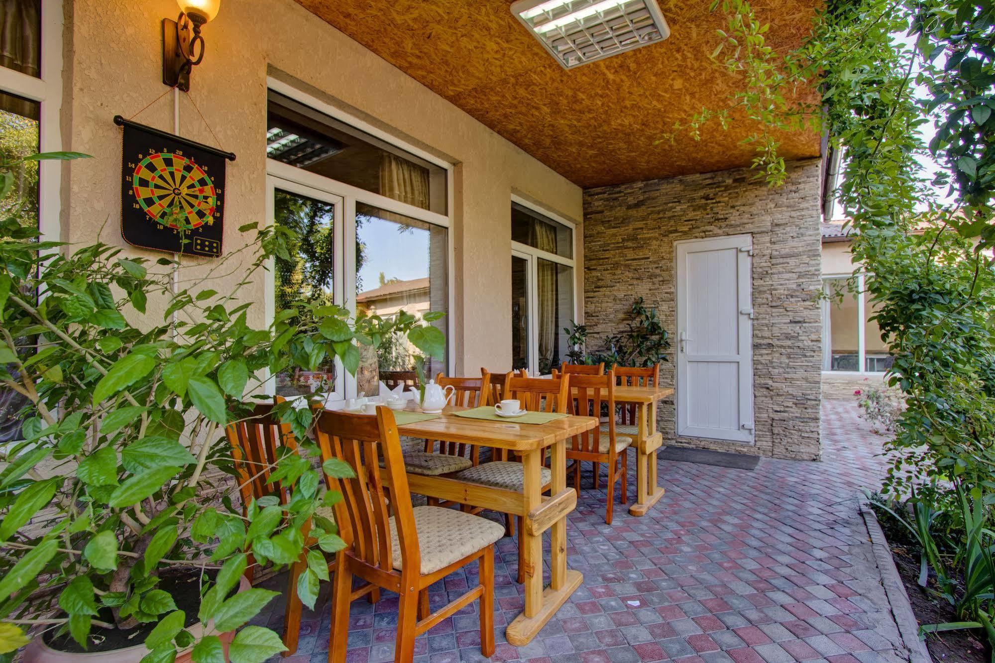 Kausar Hotel บิชเคก ภายนอก รูปภาพ